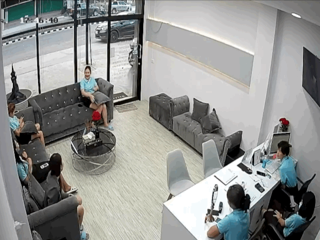 camera giao thong xe may bat ngo tong xuyen qua cua kinh tham my vien