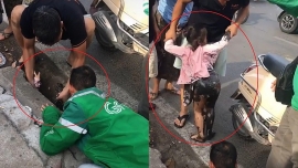 Video tin tức 24h: Nghẹt thở giải cứu bé gái rơi xuống cống ở Hà Nội