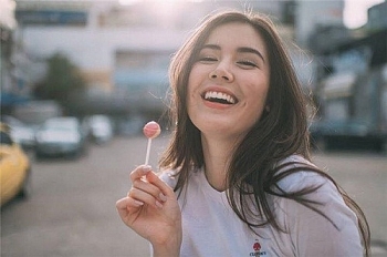 top chom sao van dao hoa giang loi hanh phuc dam chim trong moi duyen lanh