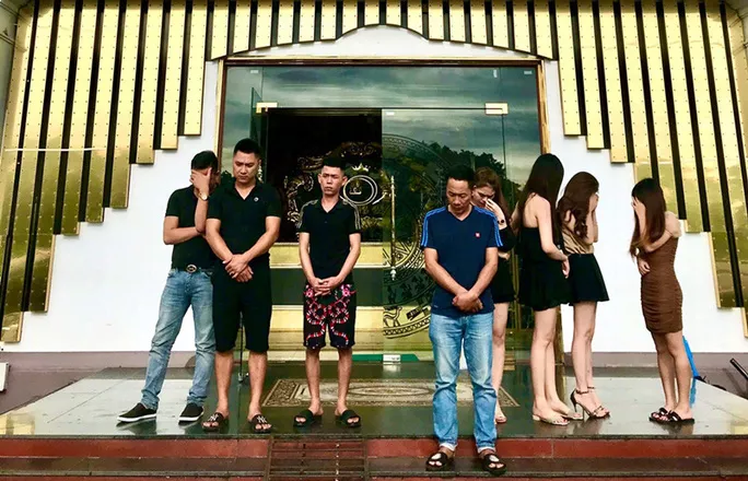 tin tuc phap luat trong ngay bat chap lenh cam quan karaoke van to chuc tiec ma tuy da cho khach