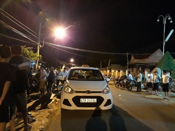 tin tuc phap luat sang 28 mang long chim di taxi khach bi tai xe rut dao dam nhap vien