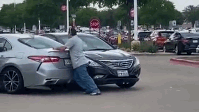 camera giao thong gay tai nan nu tai xe dien cuong lao xe tong vao nguoi dan ong