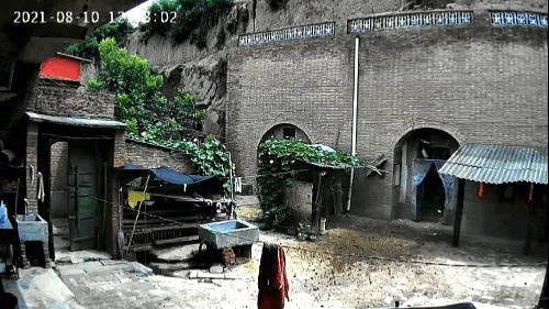 video khoanh khac hang dong o trung quoc bat ngo do sap nhu ngay tan the