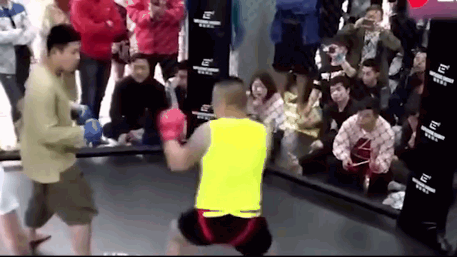 Video: Môn đồ Thái Cực Quyền bị HLV kickboxing đánh te tua