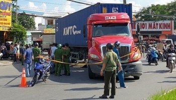 tin tuc tai nan giao thong sang 59 container om cua tai nga ba can 2 co gai tu vong thuong tam