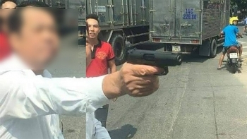 Công an Bắc Ninh xác minh thông tin tài xế cầm vật giống súng dọa "bắn vỡ sọ" tài xế xe tải