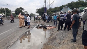 tai nan giao thong sang 169 xe container tong mo to khi re vao bai dau chen nguoi dan ong tu vong thuong tam