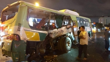 Tai nạn giao thông sáng 19/9: Xe tải tông xe buýt khiến 20 nhập viện cấp cứu trong đêm