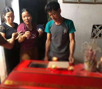 Hà Nội: Một thanh niên bị sét đánh tử vong trong khi dùng điện thoại đang sạc pin