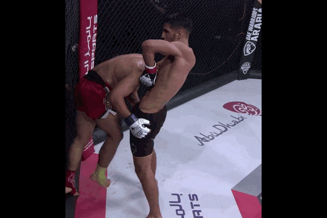 video vo si phap dung don tu khien doi thu voi va xin hang