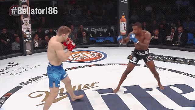 video vo si mma ha doi thu sau 1 giay khan gia con chua kip on dinh cho ngoi