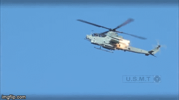 Video: Trực thăng hai động cơ của Mỹ rầm rộ khai hỏa tên lửa gây náo loạn cả vùng trời