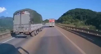 camera giao thong co tinh vuot au xe tai suyt gay dai hoa tren cao toc ha noi lao cai
