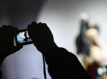 thong tin phap luat sang 2110 bat khan cap doi tuong ep be gai 12 tuoi tu quay va gui video nhay cam