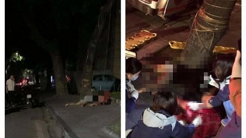 Tai nạn giao thông chiều 21/10: Lao vào gốc cây trên phố Hà Nội lúc rạng sáng, 2 cô gái thương vong