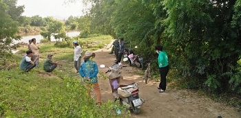 thong tin phap luat chieu 2210 dang cheo xuong ta hoa phat hien thi the nam gioi tren song lu