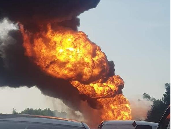 camera giao thong xe bon cho dau boc chay kinh hoang tren cao toc hai phong ha noi