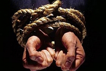 thong tin phap luat sang 2310 bay tu tphcm ra ha noi bat coc nan nhan roi cho ve nam dinh danh dap