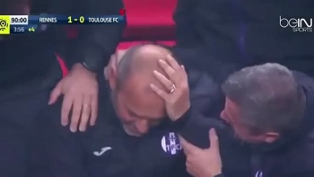 video bi may bay giay roi trung dau hlv co man an va cuc tho