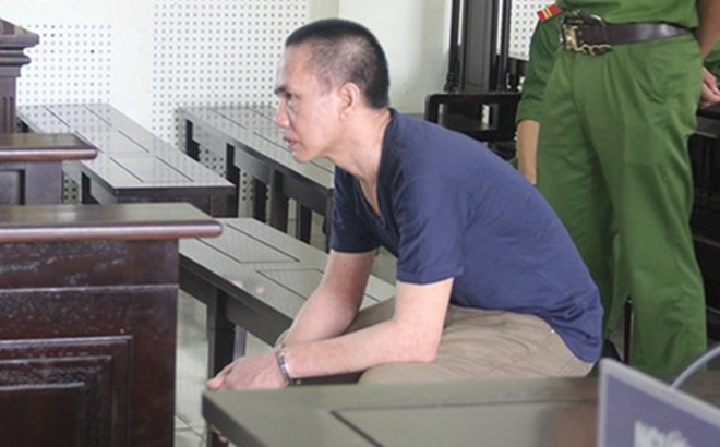 thong tin phap luat sang 2410 nghi ngo vo co quan he tinh cam voi ong chu chong noi con ghen vac bua gay an mang