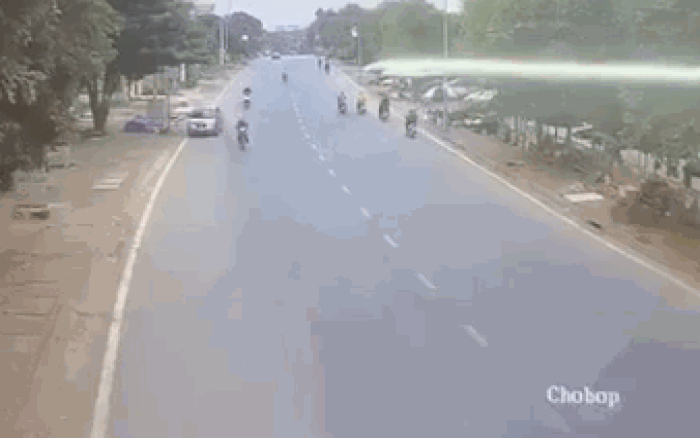 tai nan giao thong sang 2610 xe may vuot au dam truc dien xe nguoc chieu 1 nguoi chet tai cho