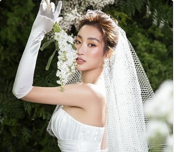 hoa hau do my linh gay bat ngo khi tung bo anh co dau long lay