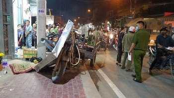 tai nan giao thong sang 311 xe ba gac tong chet nguoi di bo dam nat bien bao giao thong va bang hieu cua tiem thuoc tay