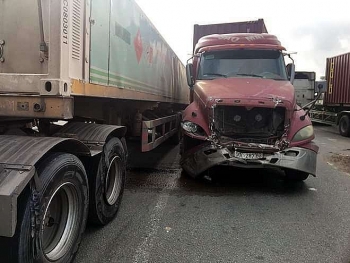 tai nan giao thong chieu 311 xe container lao dien cuong giua nga tu can nhieu phuong tien bep dum