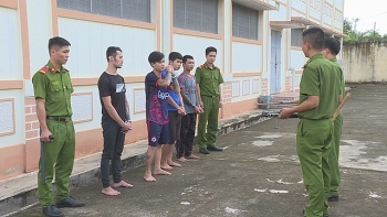 thong tin phap luat chieu 311 thuong de bi chem trong thuong tai quan karaoke do mau thuan voi tiep vien