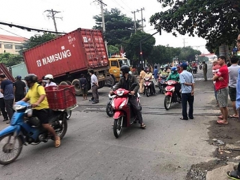 tai nan giao thong chieu 511 xe container gay doi sau cu tong kinh hoang vao tau hoa