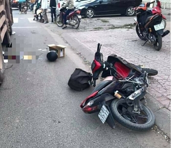 tai nan giao thong chieu 711 thai phu gap nan tu vong tren duong ve que cho de bac si mo gap cuu duoc thai nhi
