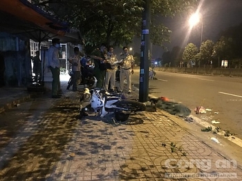 tai nan giao thong sang 811 xe may lao len via he tong cot den o sai gon nhan vien ngan hang tu vong