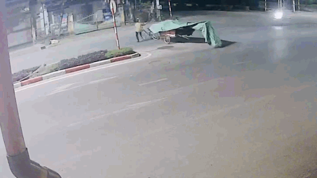 camera giao thong tong trung xe cho thuyen thanh nien truot dai tren duong