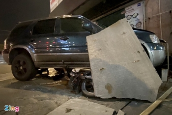 Tai nạn giao thông sáng 11/11: Ôtô 7 chỗ tông hàng loạt xe máy ở TP.HCM, đâm vào cửa hàng ven đường rồi mới dừng lại