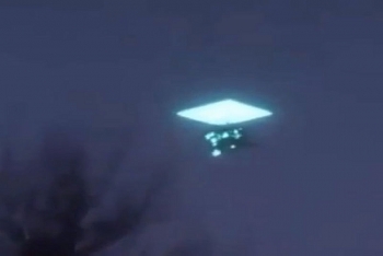 video vat the bi an nghi ufo bat ngo xuat hien tren bau troi nga