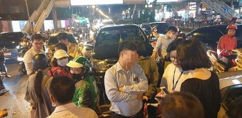 tai xe fortuner mat lai dam hang loat phuong tien di duong o ha noi