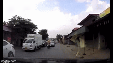 camera giao thong co tinh lan lan de vuot len tai xe taxi nhan bai hoc nho doi