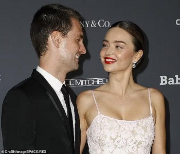 miranda kerr goi cam noi bat khi sanh buoc ben chong ty phu