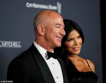 nguoi tinh 52 tuoi sanh doi ben ty phu dinh dam jeff bezos