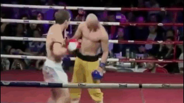 Video: Cao thủ Thiếu Lâm dùng mặt đỡ hàng loạt đòn đánh của võ sĩ MMA