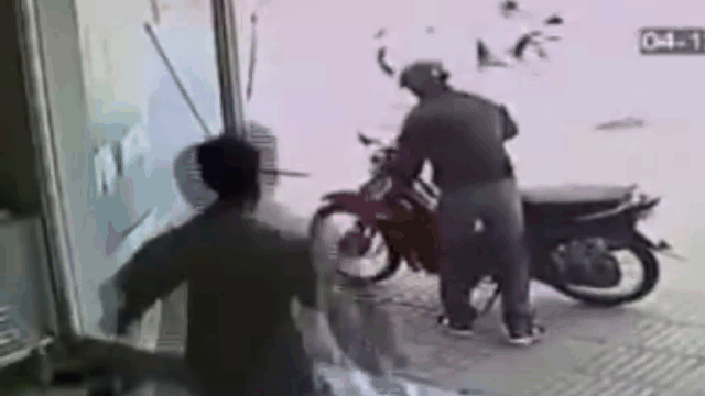 video bi chu nha tung cu da song phi ten trom xe may nga sap mat