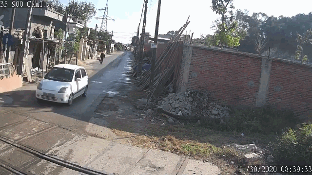 tai nan giao thong sang 112 o to co bang qua duong ray bi tau hoa tong vang kinh hoang