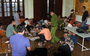 thong tin phap luat sang 312 to chuc tan gia roi mo luon soi bac ca chu lan khach bi cong an ap vao hot gon