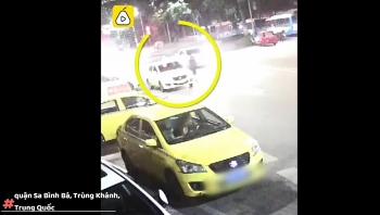 camera giao thong tai xe taxi quen khoa cua xe bom nhau tien tay lai mat xe
