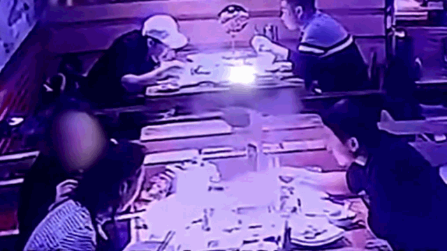 video an uong no say nhom nam thanh nu tu giat toc bo toc vao noi lau de an va quyt tien