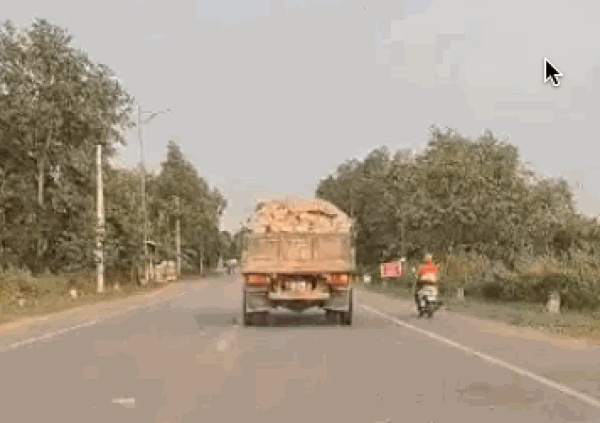 camera giao thong xe ben cho theo than chet khien nguoi di duong kinh hon bat via