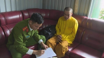 thong tin phap luat chieu 1712 phat hien thay cung rom chu nha tuc toc khoa cua roi bao cong an