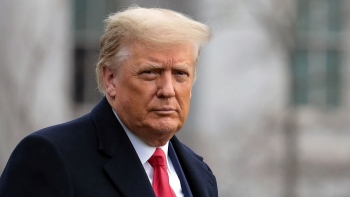 tong thong trump ky luat moi loai doanh nghiep trung quoc khoi san chung khoan my