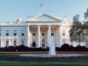 ong trump tuc toc ban hanh sac lenh la lam