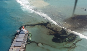 Tàu Nhật Bản gây tràn hơn 1.000 tấn dầu vì lý do "vô duyên"